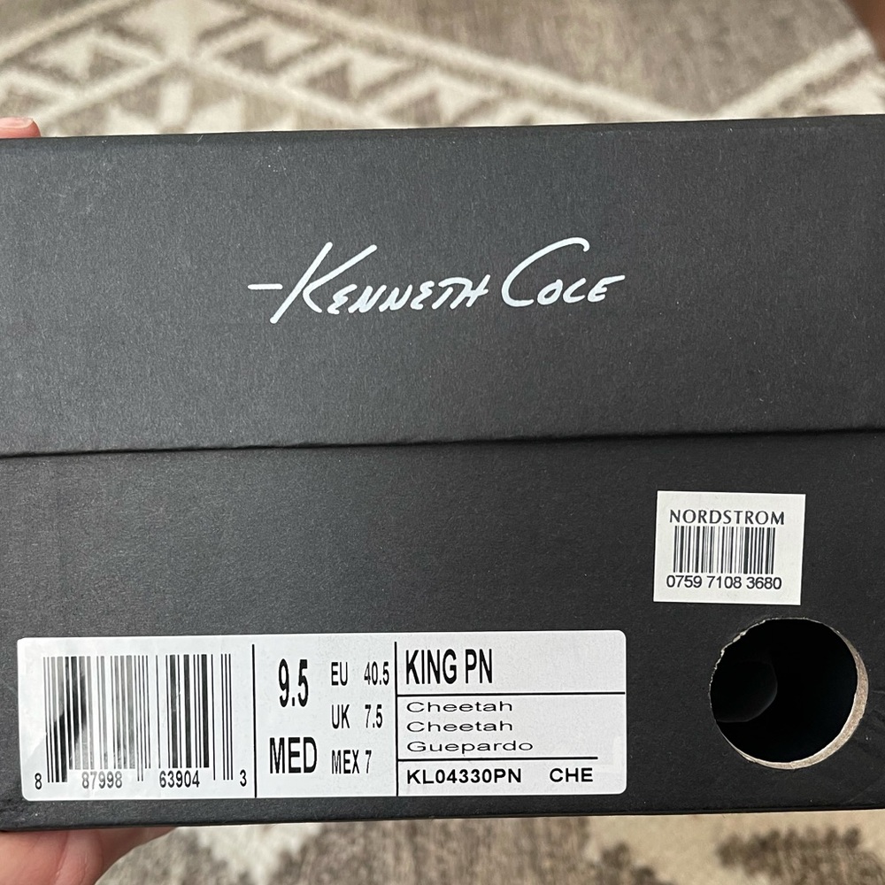 Kenneth Cole Slides - Picture 4 of 4